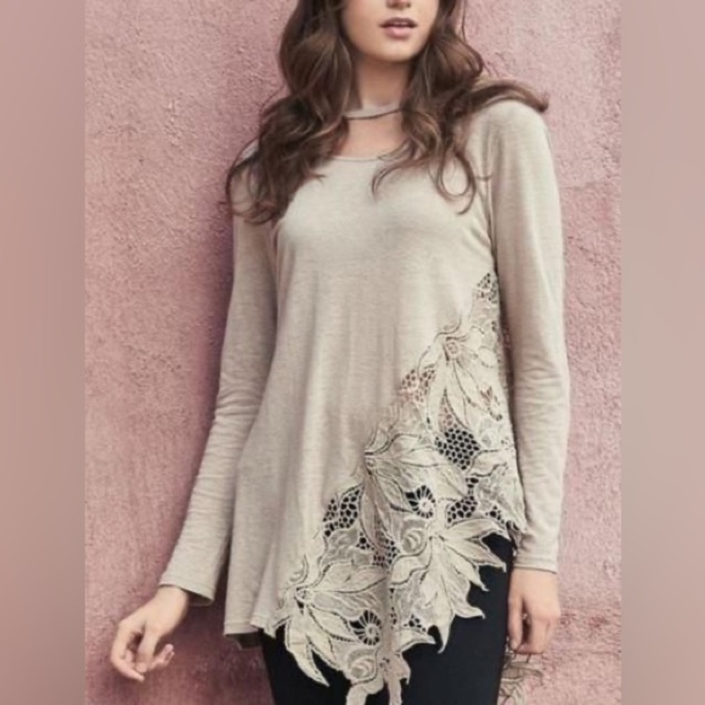 (S) Mono Reno Elegant Beige Asymmetric Lace Trim Women's Top